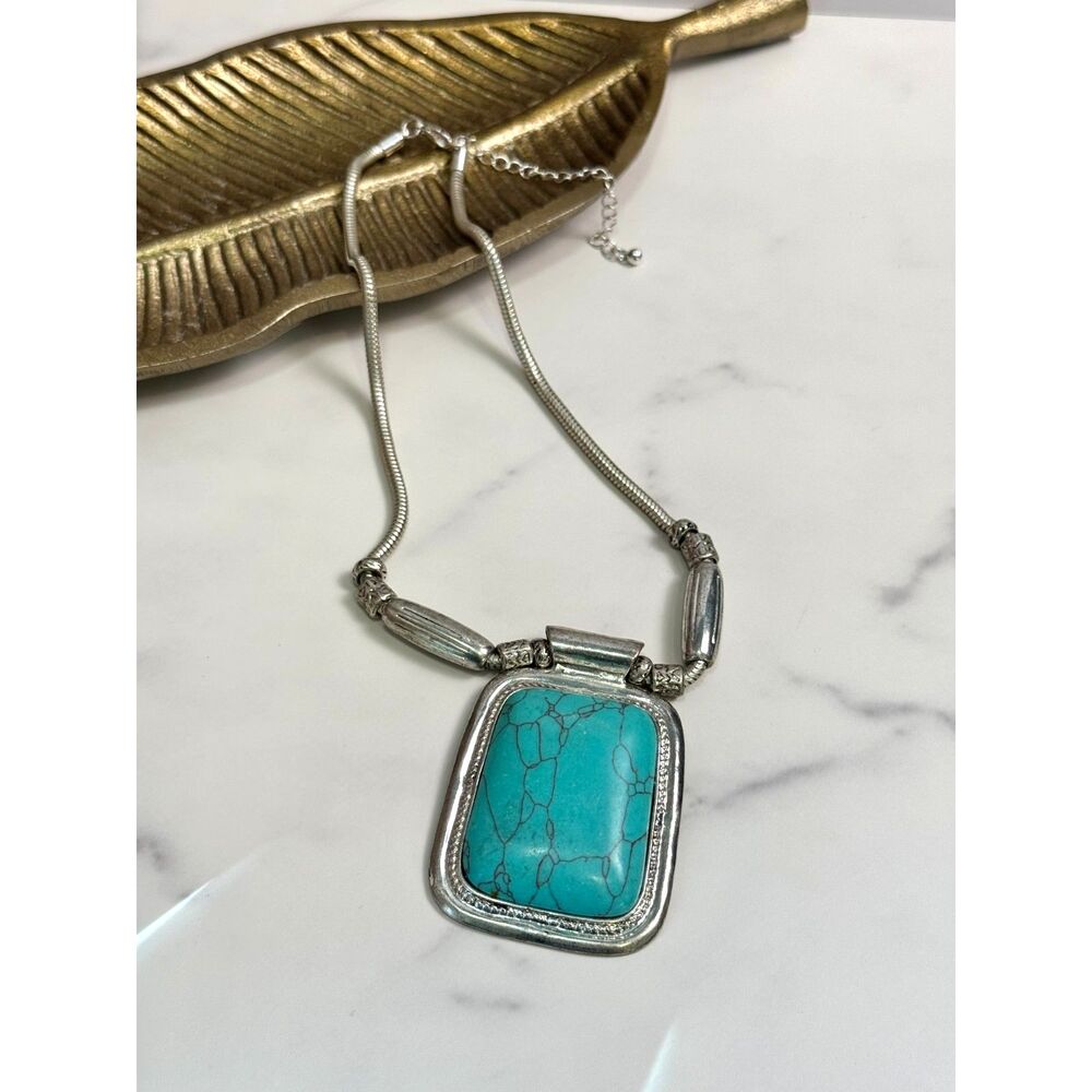 Dyed Howlite Pendant Necklace